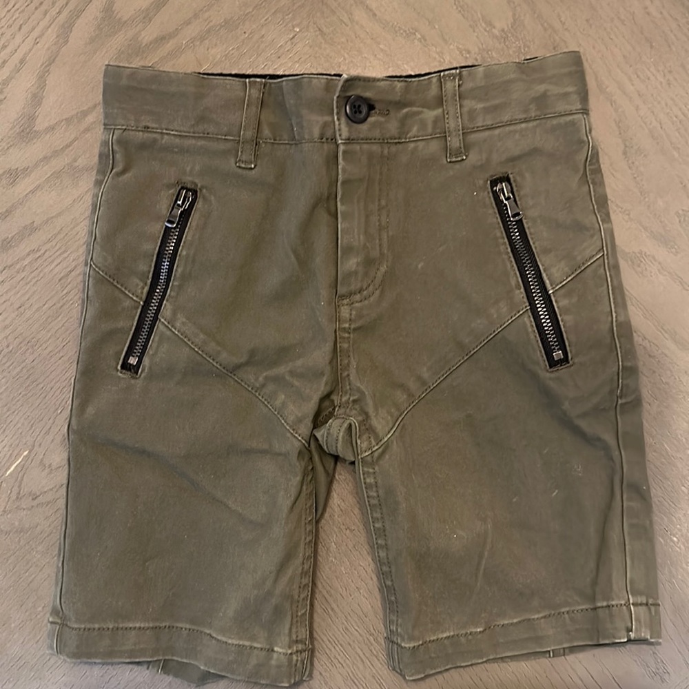 Art class boys shorts size 5 army green